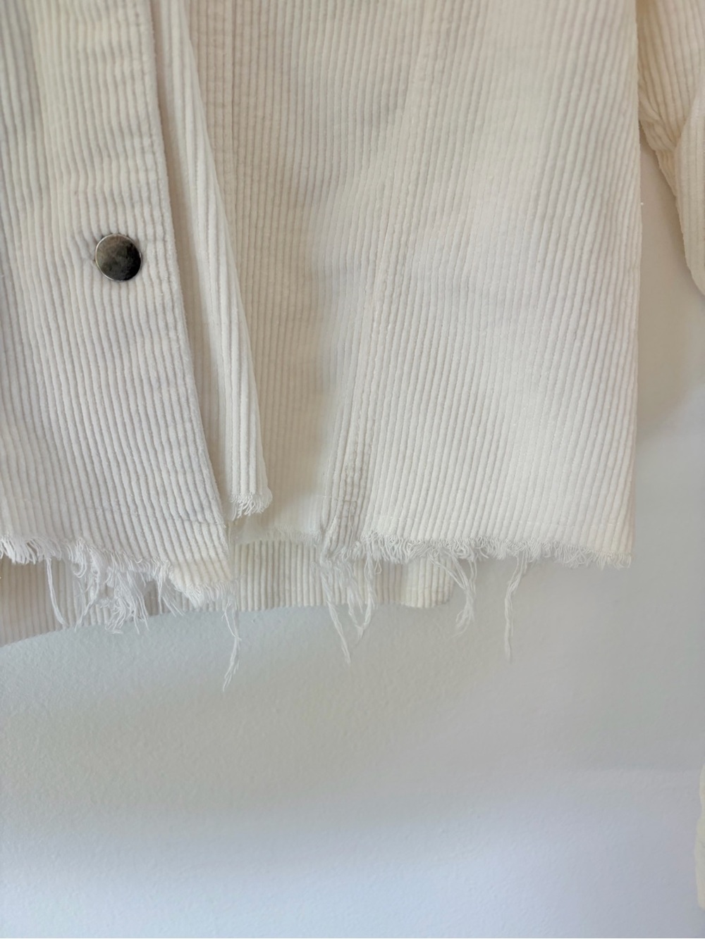 POL Clothing Off White Corduroy Distressed Frayed Raw Hem Trucker Jacket Large - Picture 8 of 14